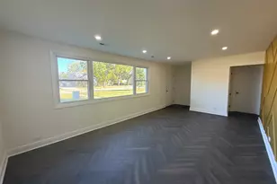 881 E Thacker St, Des Plaines, IL 60016 - Photo 2