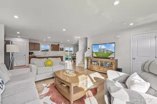 702 E Garfield St, Waterman, IL 60556 - Photo 4