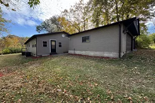10315 E County 14 Hwy, Lewistown, IL 61542 - Photo 2