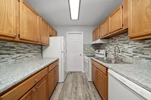 10308 Circle Dr, Oak Lawn, IL 60453 - Photo 8