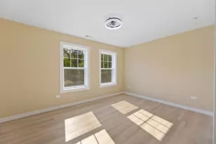 76 N 4th St, Aurora, IL 60505 - Photo 8