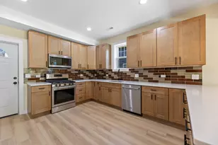 76 N 4th St, Aurora, IL 60505 - Photo 2