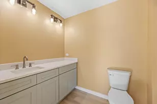 76 N 4th St, Aurora, IL 60505 - Photo 16