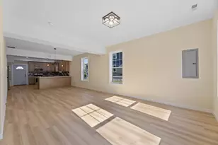 76 N 4th St, Aurora, IL 60505 - Photo 4