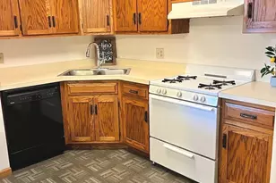 884 N Prairie Ave, Joliet, IL 60435 - Photo 10