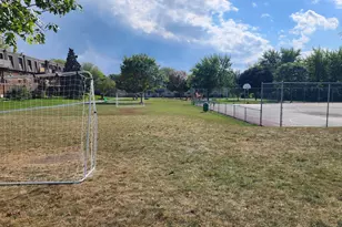 588 Fairway View Dr, Wheeling, IL 60090 - Photo 12