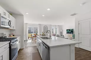 717 Wellington Ln, Cary, IL 60013 - Photo 6