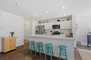 717 Wellington Ln, Cary, IL 60013 - Photo 4