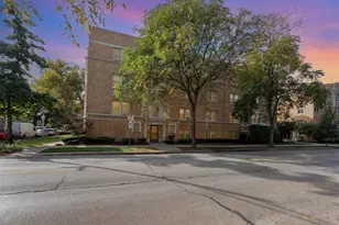 237 Washington Blvd, Oak Park, IL 60302 - Photo 2