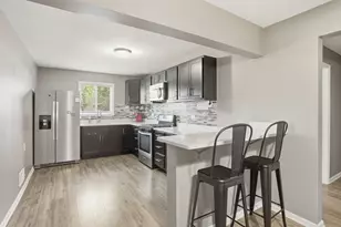 515 W Auburn Ln, Crete, IL 60417 - Photo 8