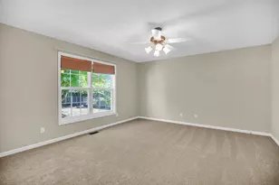 2004 Emerald Dr, Champaign, IL 61822 - Photo 18