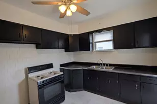 10734 S Prairie Ave, Chicago, IL 60628 - Photo 4