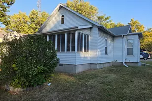 712 E Monroe St, Bloomington, IL 61701 - Photo 2