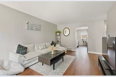 3098 Lynnwood Court, Streamwood, IL 60107 - Photo 2