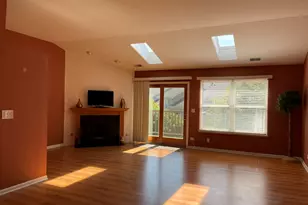 2043 Peach Tree Ln, Algonquin, IL 60102 - Photo 2