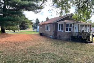 913 S 15th Ave, Freeport, IL 61032 - Photo 1