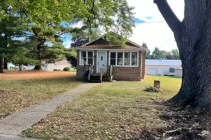 913 S 15th Ave, Freeport, IL 61032 - Photo 2