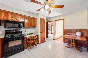 977 Lindenwood Dr, Aurora, IL 60506 - Photo 6