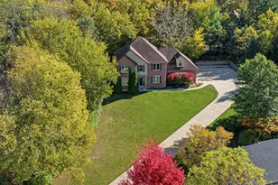 97 Crooked Creek Dr, Yorkville, IL 60560 - Photo 2