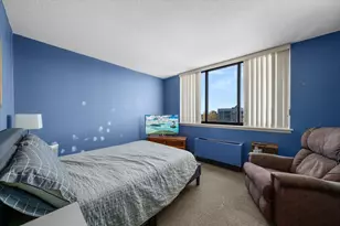 2000 St Regis Dr, Lombard, IL 60148 - Photo 10