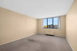 2000 St Regis Dr, Lombard, IL 60148 - Photo 12