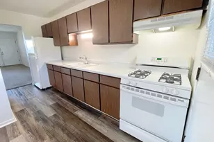 222 S Tryon St, Woodstock, IL 60098 - Photo 2