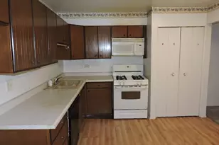 10015 Beverly Dr, Skokie, IL 60076 - Photo 8