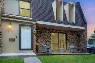 2110 Country Club Dr, Woodridge, IL 60517 - Photo 2