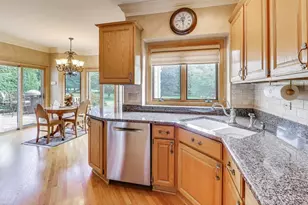 8720 Galleria Ct, Spring Grove, IL 60081 - Photo 10