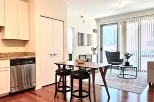 1 E 8th St, Chicago, IL 60605 - Photo 2