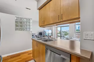 1572 Maple Ave, Evanston, IL 60201 - Photo 8