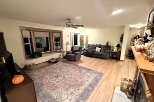 405 Club Cir, Belvidere, IL 61008 - Photo 4