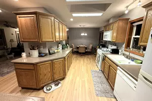 405 Club Cir, Belvidere, IL 61008 - Photo 6