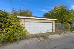 8404 S Oglesby Ave, Chicago, IL 60617 - Photo 10