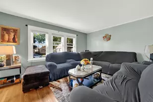 9427 S Utica Ave, Evergreen Park, IL 60805 - Photo 4