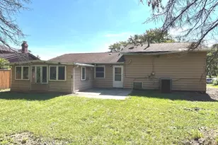 17622 Oakwood Dr, Hazel Crest, IL 60429 - Photo 4