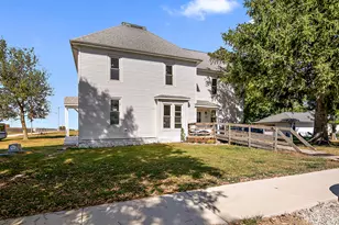 205 E Jeffery St, Cullom, IL 60929 - Photo 24