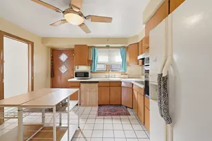 9020 S Constance Ave, Chicago, IL 60617 - Photo 6