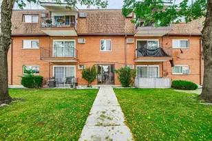 10510 Parkside Ave, Chicago Ridge, IL 60415 - Photo 2