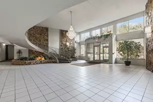 18 E Old Willow Rd, Prospect Heights, IL 60070 - Photo 2