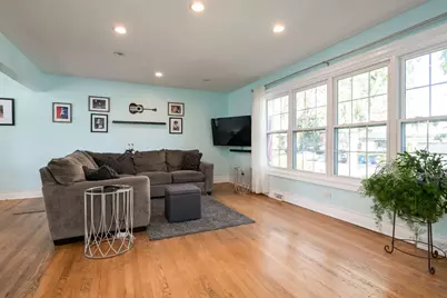 522 E Park Manor Court, Elmhurst, IL 60126 - Photo 4