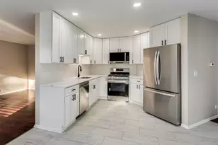926 S W Ave, Waukegan, IL 60085 - Photo 10
