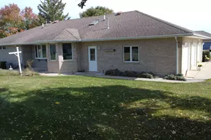 601 N Church St, Crescent City, IL 60928 - Photo 8