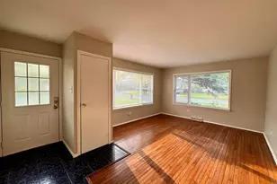 4230 Barry Ln, Oak Forest, IL 60452 - Photo 4