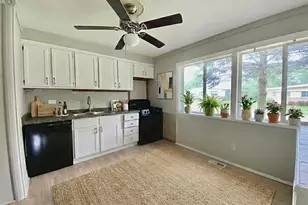 456 Tomahawk St, Park Forest, IL 60466 - Photo 4