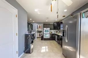 2803 Huntington Dr, Belvidere, IL 61008 - Photo 6