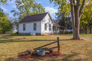 31439 2nd St, Chenoa, IL 61726 - Photo 4