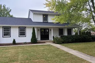 700 Susan St, Sycamore, IL 60178 - Photo 2