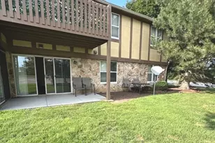 181 Brook Ln, Vernon Hills, IL 60061 - Photo 2