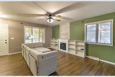 115 SE Lamplighter Loop SE, Poplar Grove, IL 61065 - Photo 4